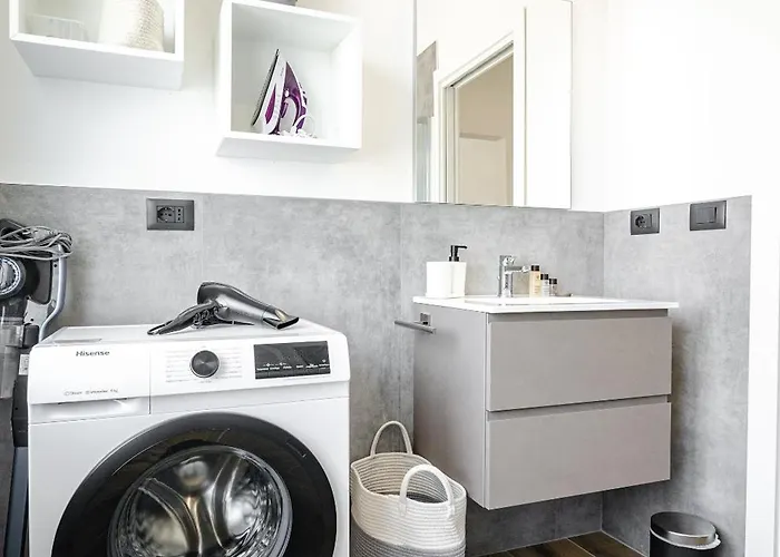 Emilia Loft *