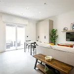 Emilia Loft *