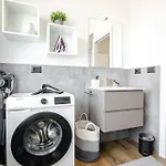 Emilia Loft *